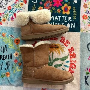 UGG Boots With Button - Two-Ways